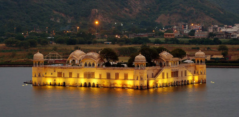 Explore Jal Mahal In Jaipur With Palace On Wheels Train